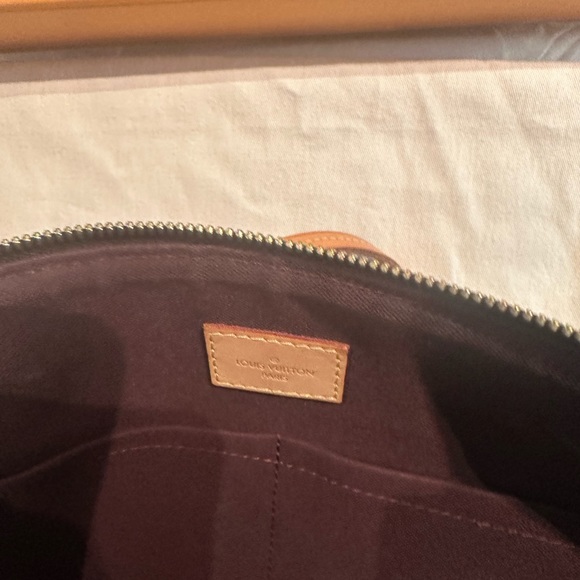 LV tote with small gold-plated key lock - Picture 5 of 11